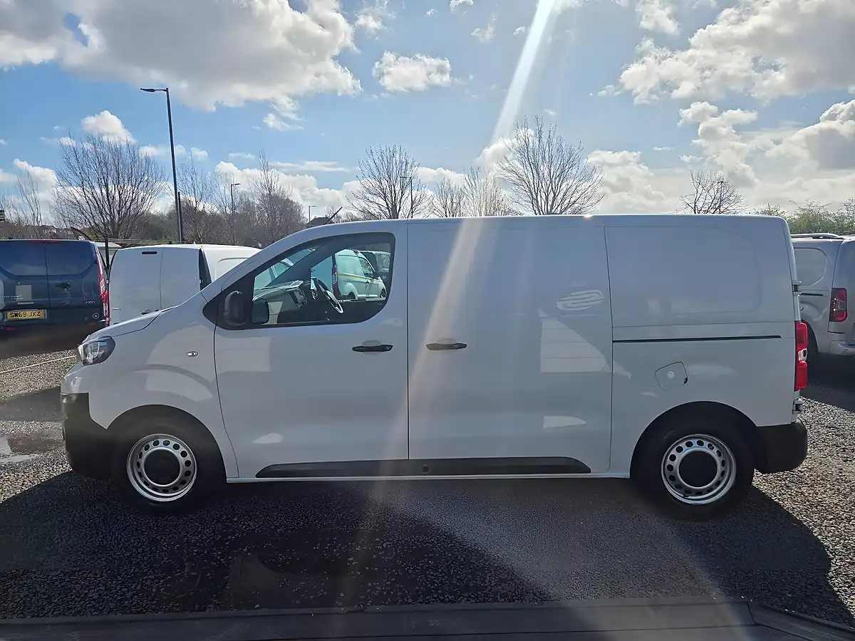 Used 2022 Peugeot Expert S Premium Standard White - Interior and Exterior details 12