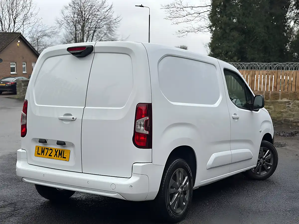 Used 2022 Peugeot Partner Asphalt Premium Standard White - Interior and Exterior details 10