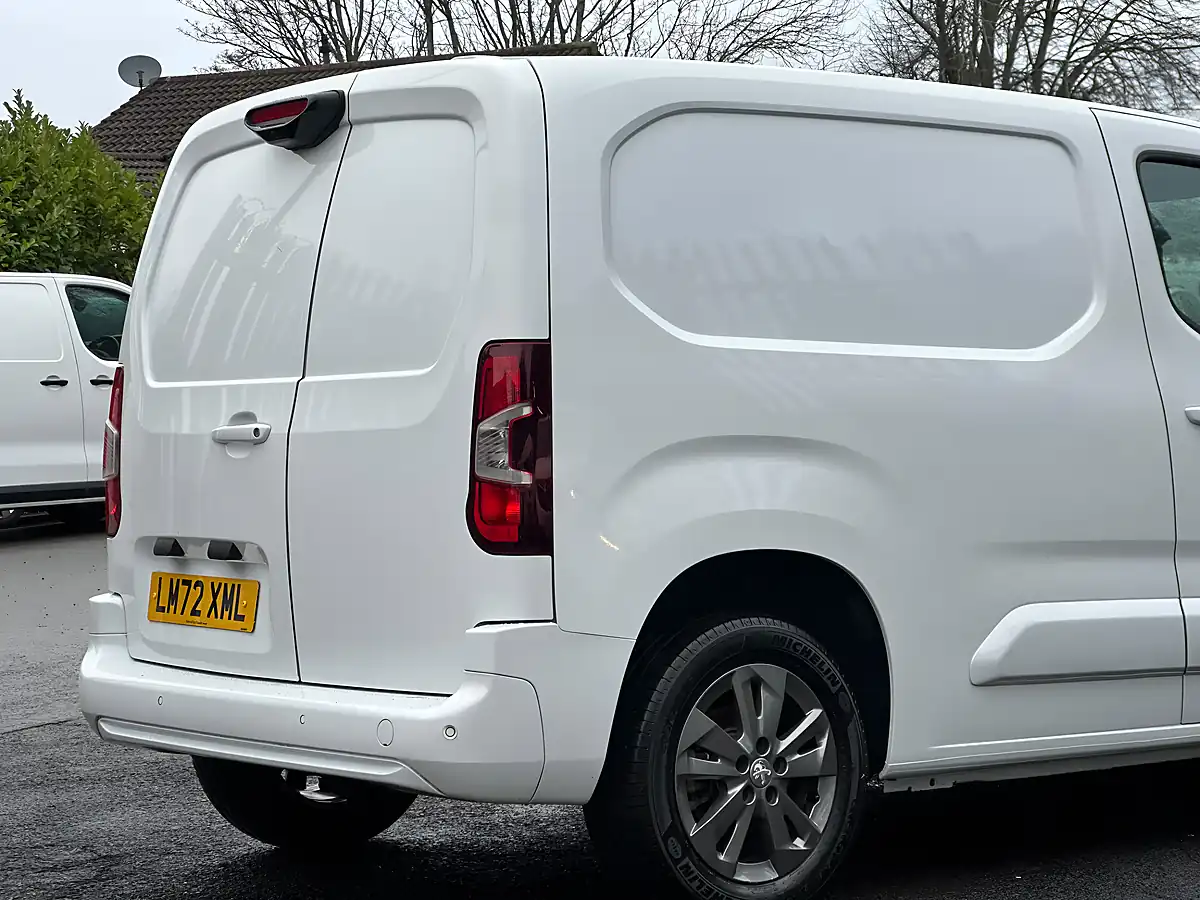 Used 2022 Peugeot Partner Asphalt Premium Standard White - Interior and Exterior details 11