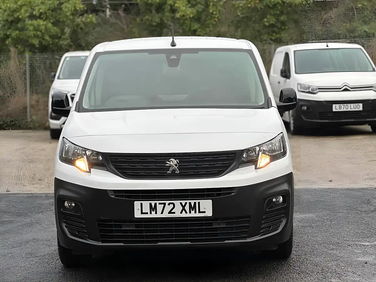 Used 2022 Peugeot Partner Asphalt Premium Standard White - Interior and Exterior details 12