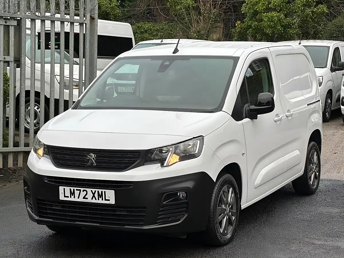 Used 2022 Peugeot Partner Asphalt Premium Standard White - Interior and Exterior details 13