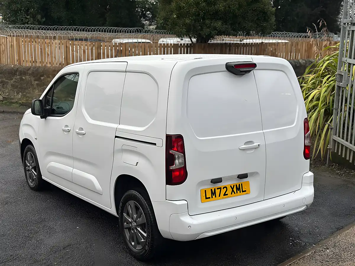Used 2022 Peugeot Partner Asphalt Premium Standard White - Interior and Exterior details 15