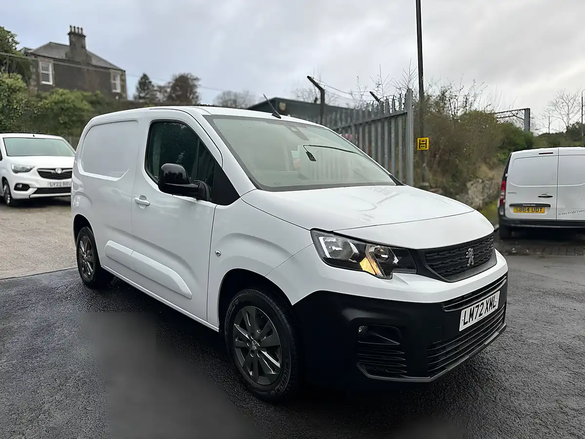 Used 2022 Peugeot Partner Asphalt Premium Standard White - Interior and Exterior details 18