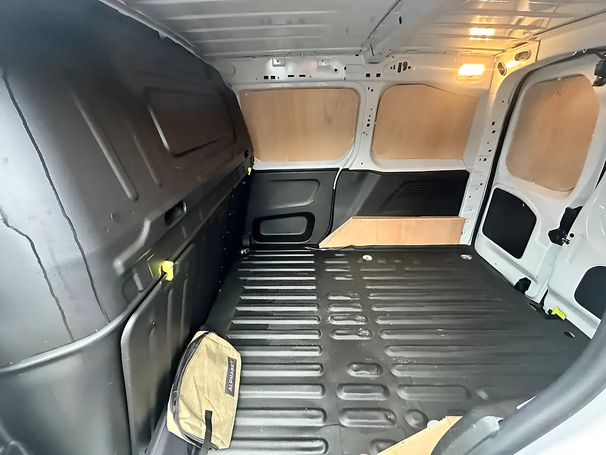 Used 2022 Peugeot Partner Asphalt Premium Standard White - Interior and Exterior details 19