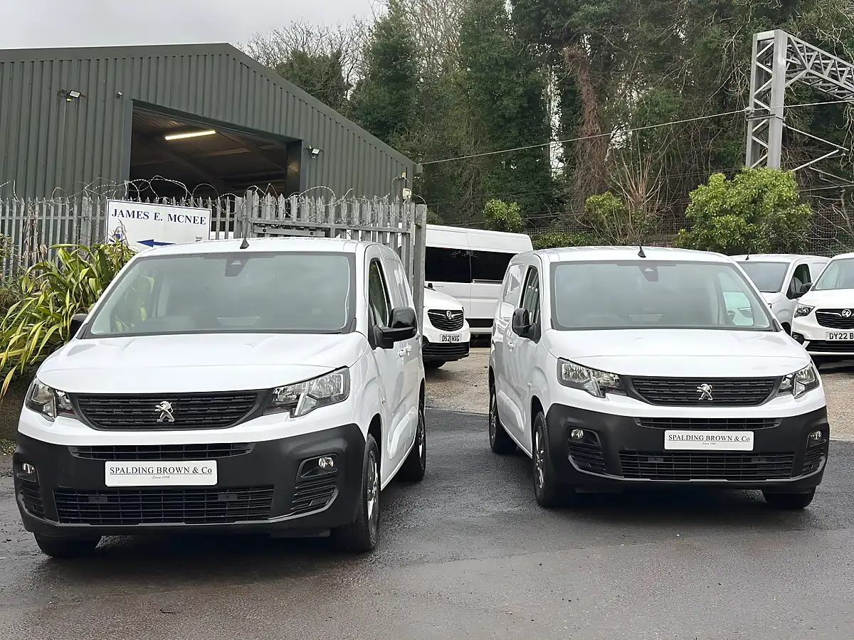 Used 2022 Peugeot Partner Asphalt Premium Standard White - Interior and Exterior details 4