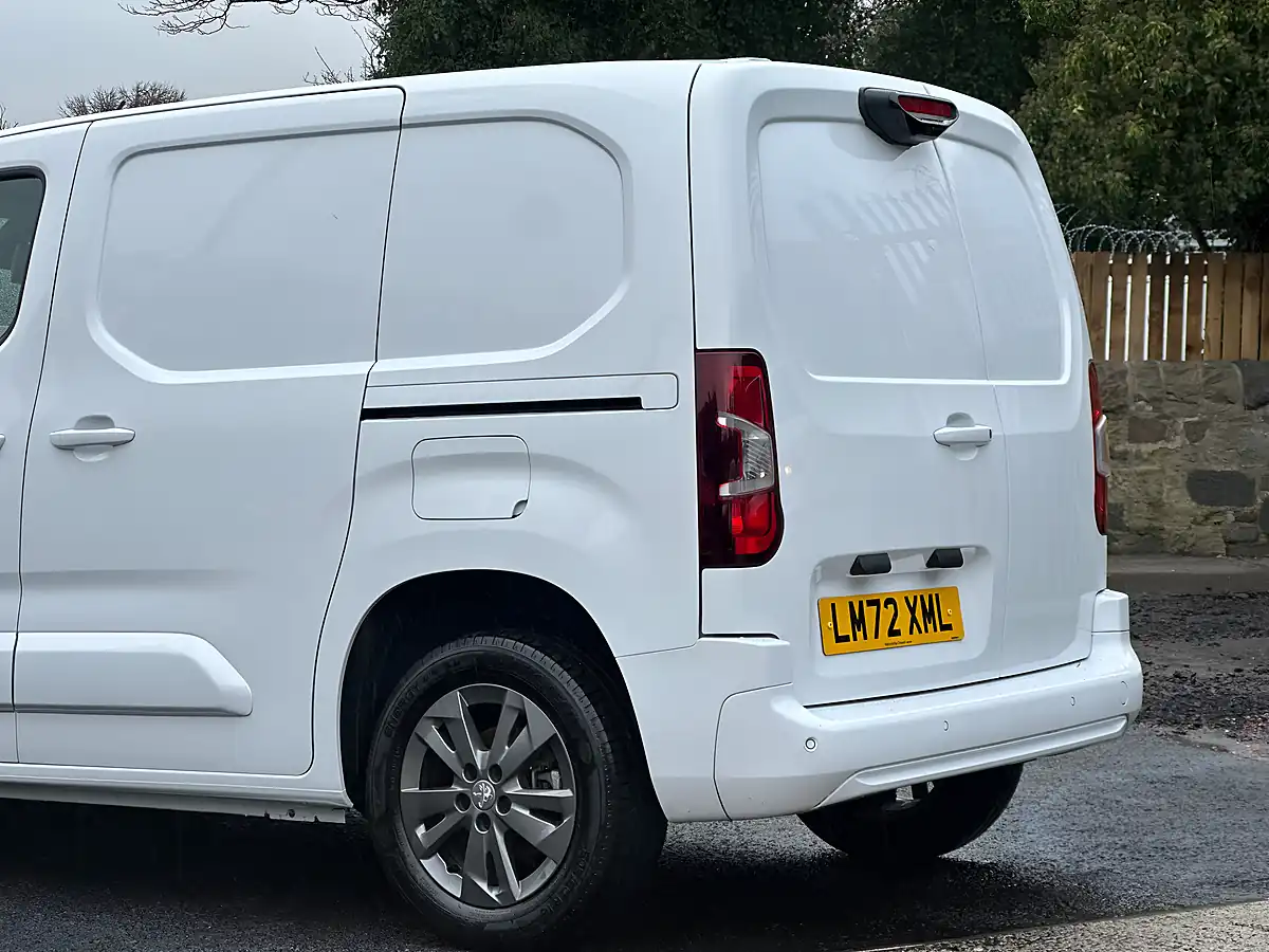 Used 2022 Peugeot Partner Asphalt Premium Standard White - Interior and Exterior details 6
