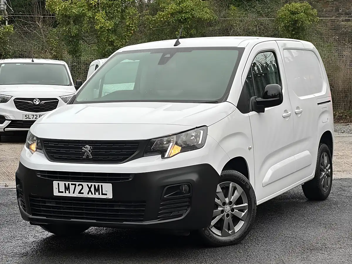 Used 2022 Peugeot Partner Asphalt Premium Standard White - Interior and Exterior details 8