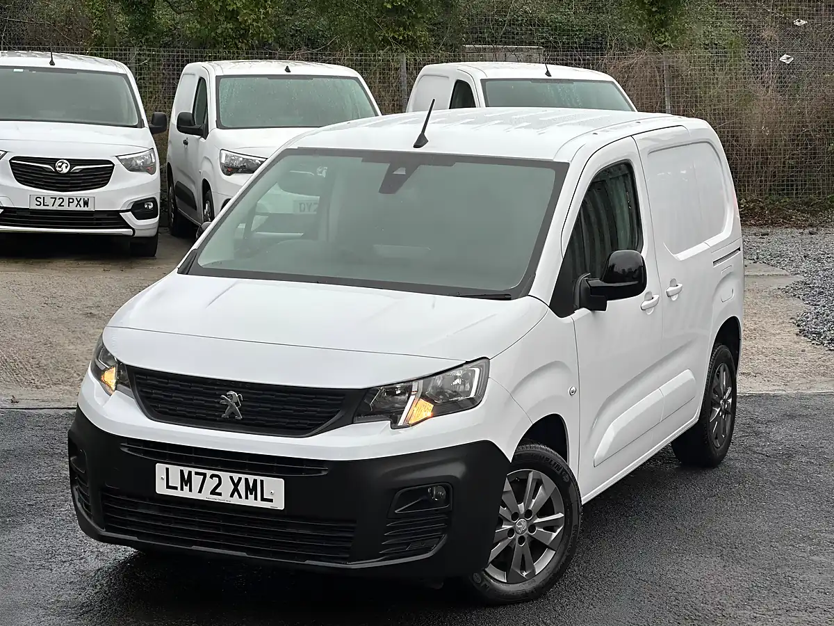 Used 2022 Peugeot Partner Asphalt Premium Standard White - Interior and Exterior details 9