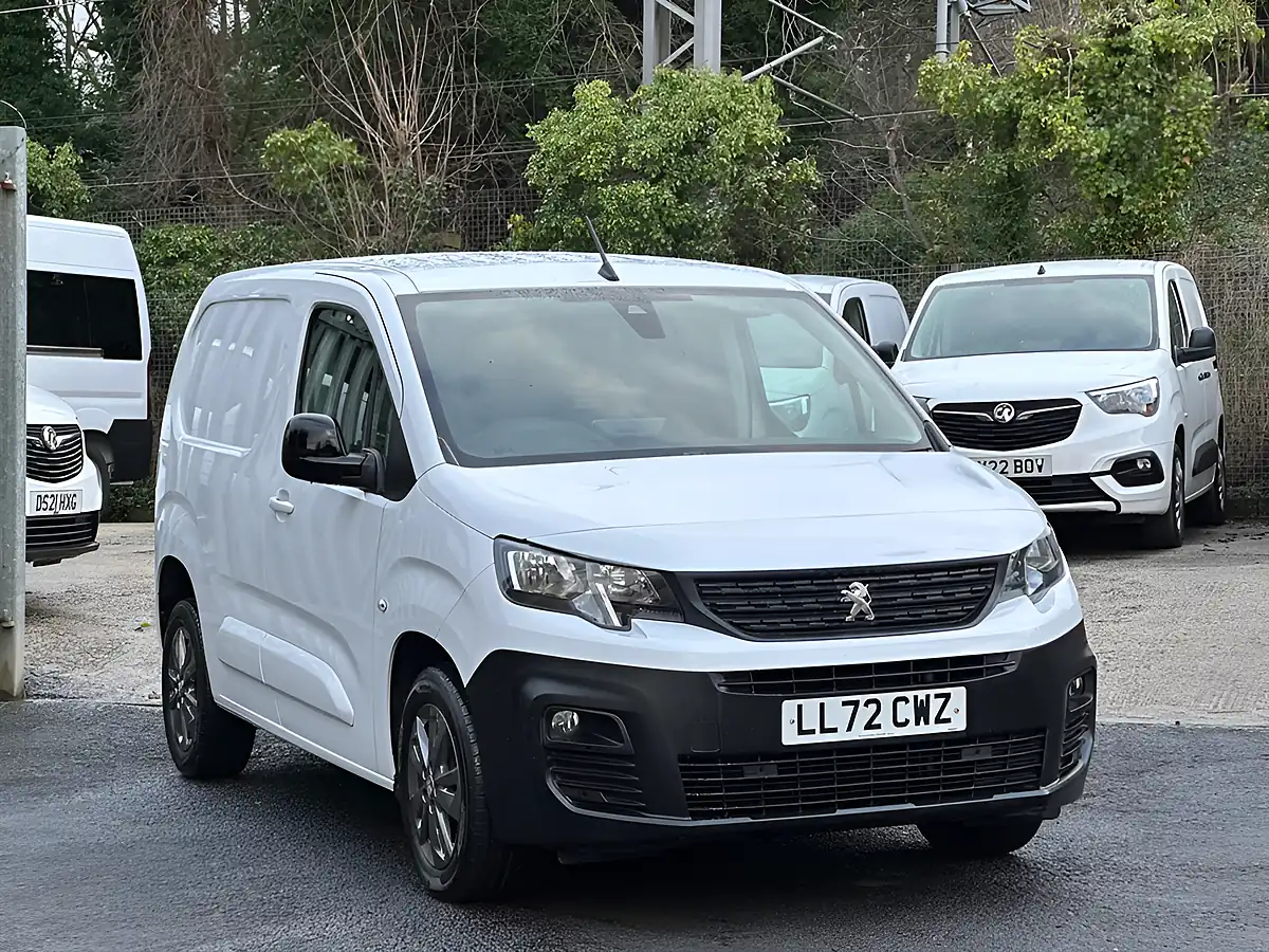 Used 2022 Peugeot Partner Asphalt Premium White - Front View