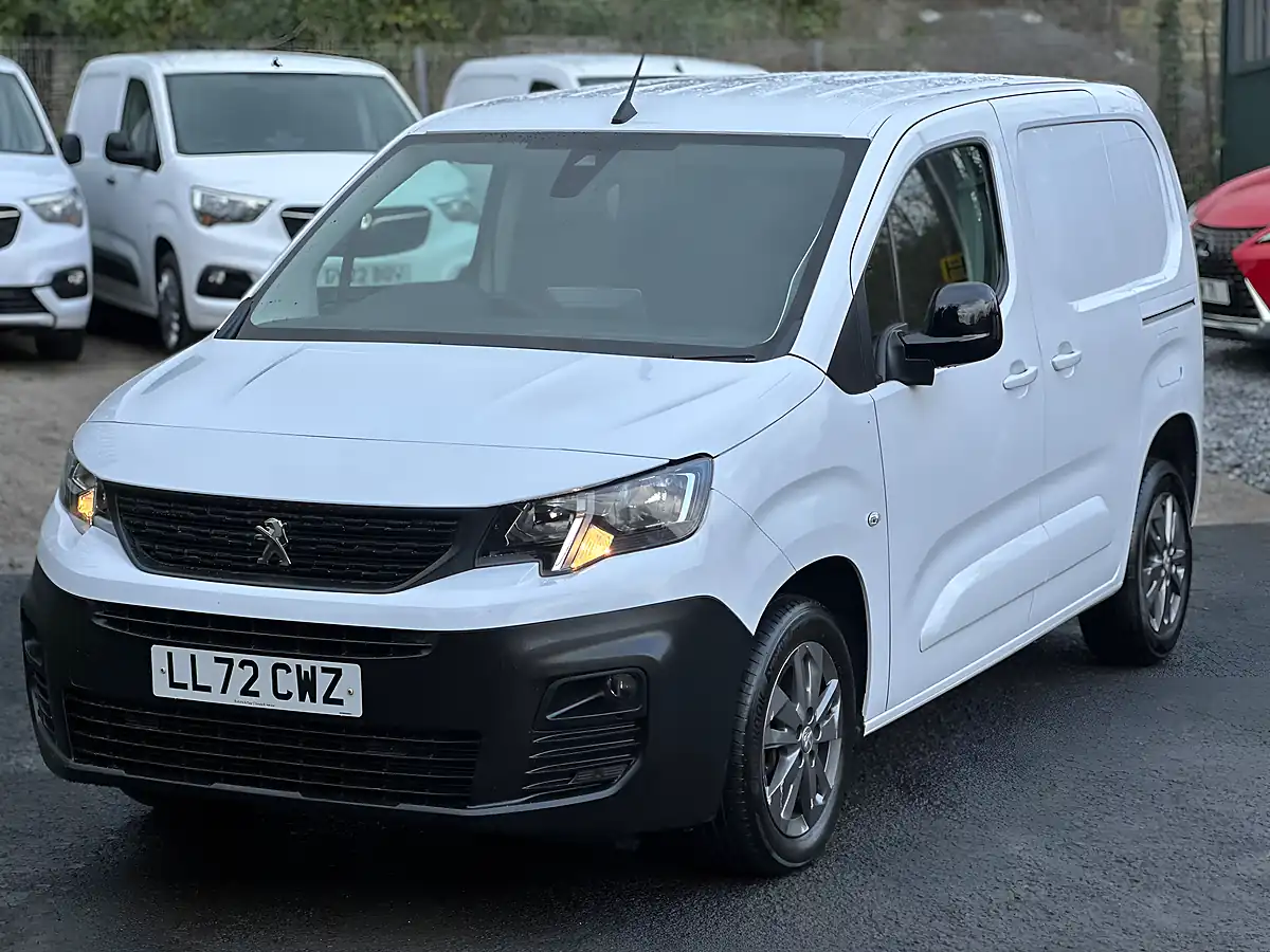 Used 2022 Peugeot Partner Asphalt Premium White - Interior and Exterior details 18