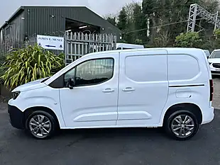 Used 2022 Peugeot Partner Asphalt Premium White - Interior and Exterior details 19
