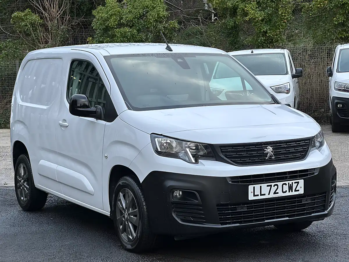 Used 2022 Peugeot Partner Asphalt Premium White - Interior and Exterior details 3