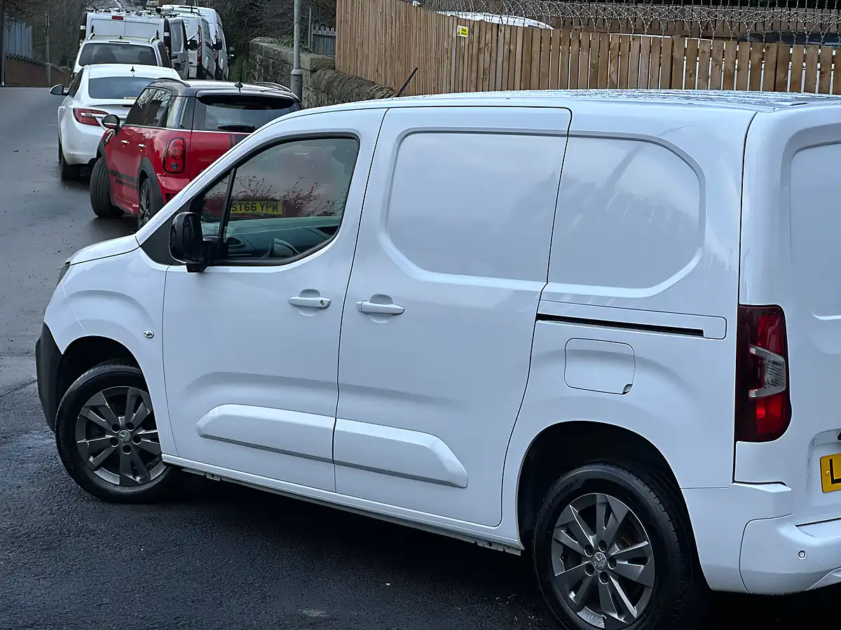 Used 2022 Peugeot Partner Asphalt Premium White - Interior and Exterior details 7