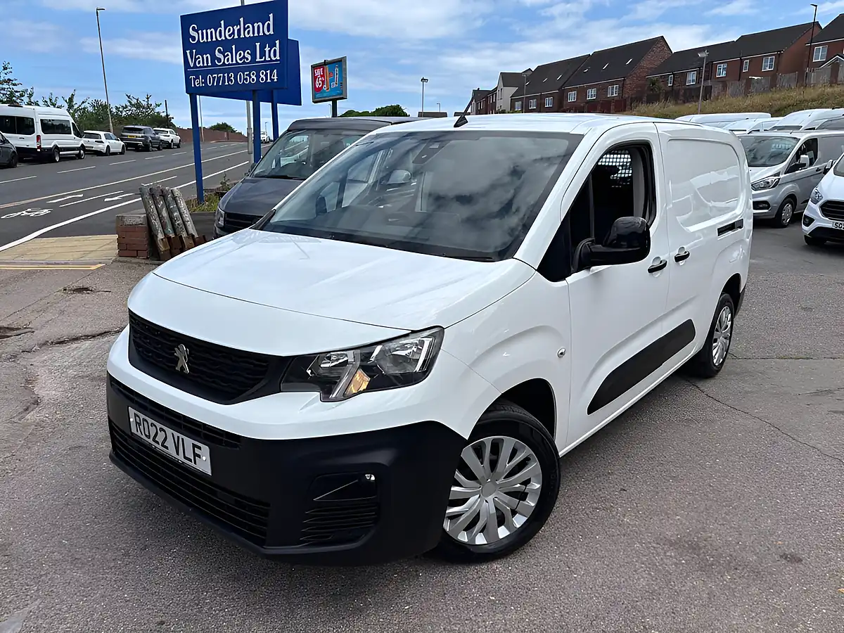 Used 2022 Peugeot Partner Professional Long Crew White - Front View
