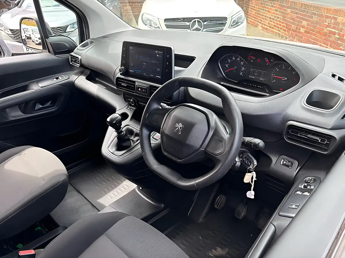 Used 2022 Peugeot Partner Professional Long Crew White - Interior and Exterior details 12