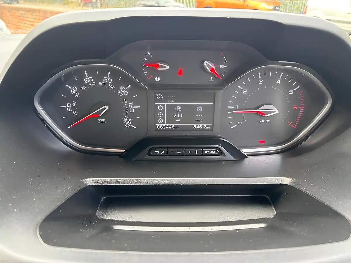 Used 2022 Peugeot Partner Professional Long Crew White - Interior and Exterior details 14