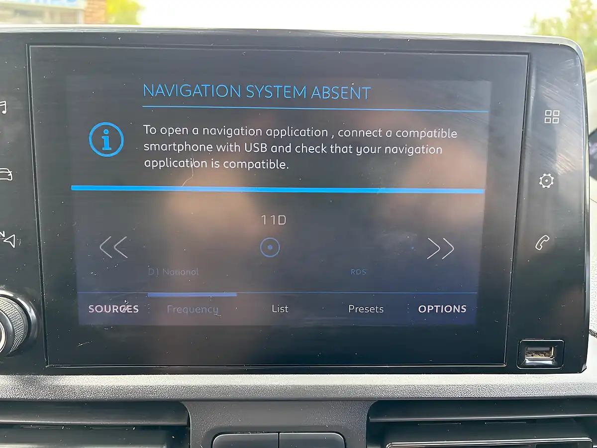 Used 2022 Peugeot Partner Professional Long Crew White - Interior and Exterior details 20