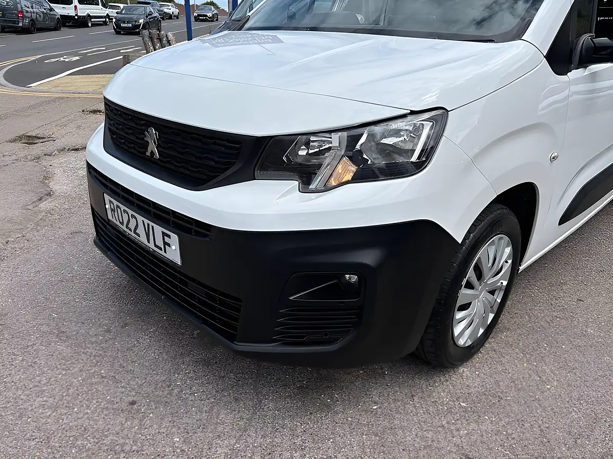 Used 2022 Peugeot Partner Professional Long Crew White - Interior and Exterior details 3