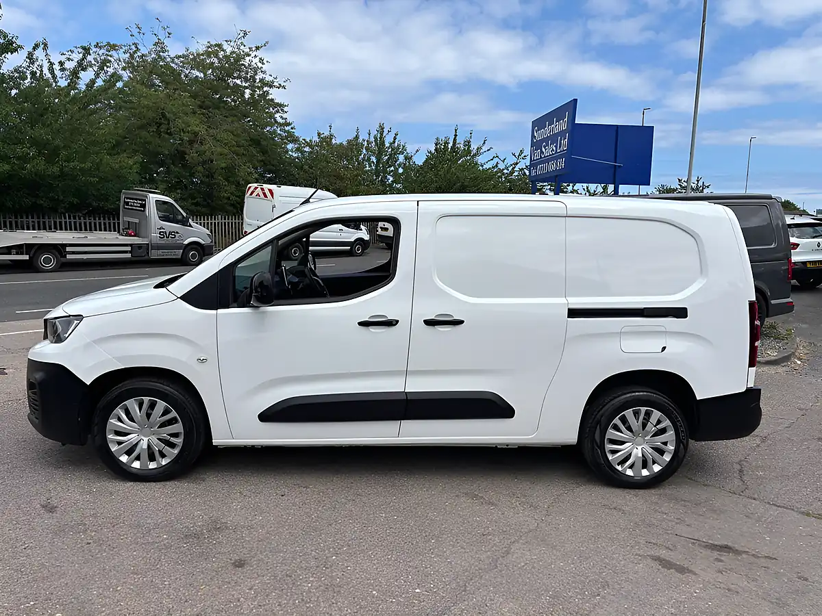 Used 2022 Peugeot Partner Professional Long Crew White - Interior and Exterior details 6