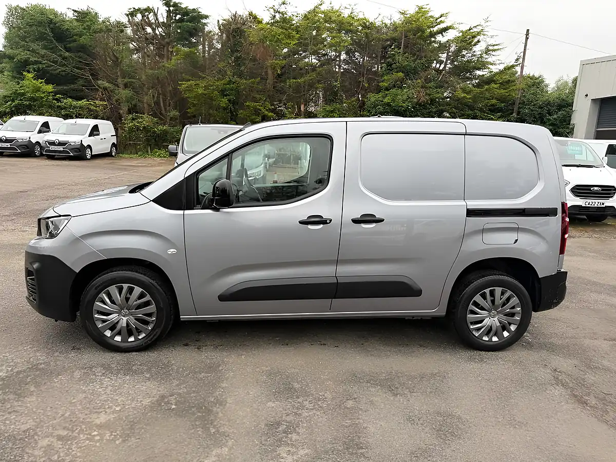 Used 2022 Peugeot Partner Professional Premium Grey - Interior and Exterior details 5