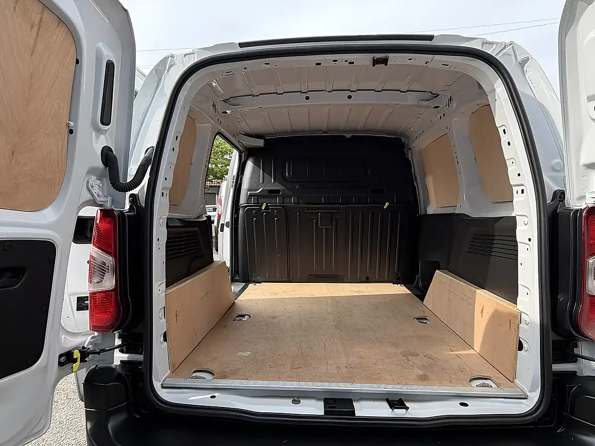 Used 2022 Peugeot Partner Professional Premium Ice White - Interior and Exterior details 10