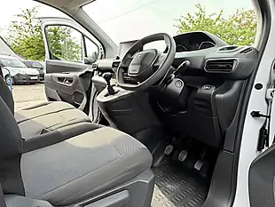 Used 2022 Peugeot Partner Professional Premium Ice White - Interior and Exterior details 12