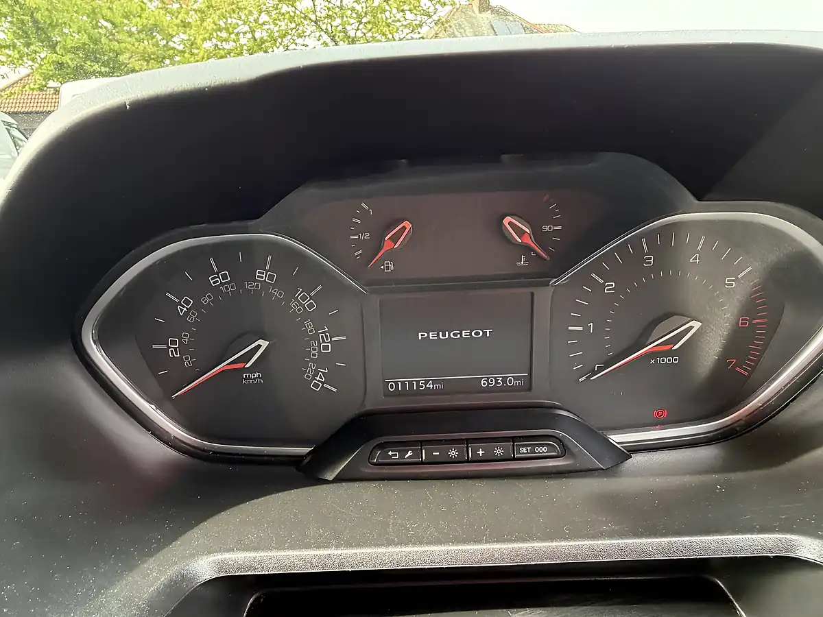 Used 2022 Peugeot Partner Professional Premium Ice White - Interior and Exterior details 13