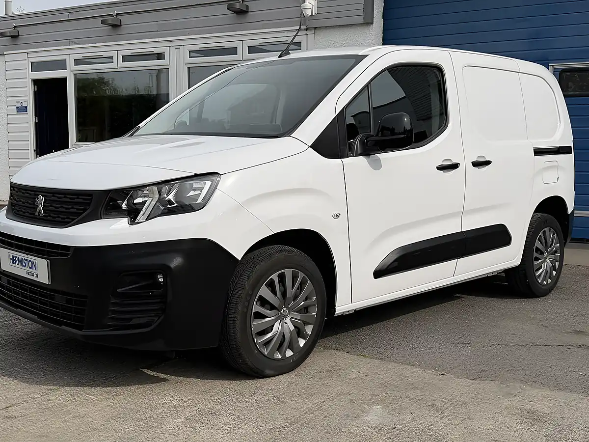 Used 2022 Peugeot Partner Professional Premium Ice White - Interior and Exterior details 4