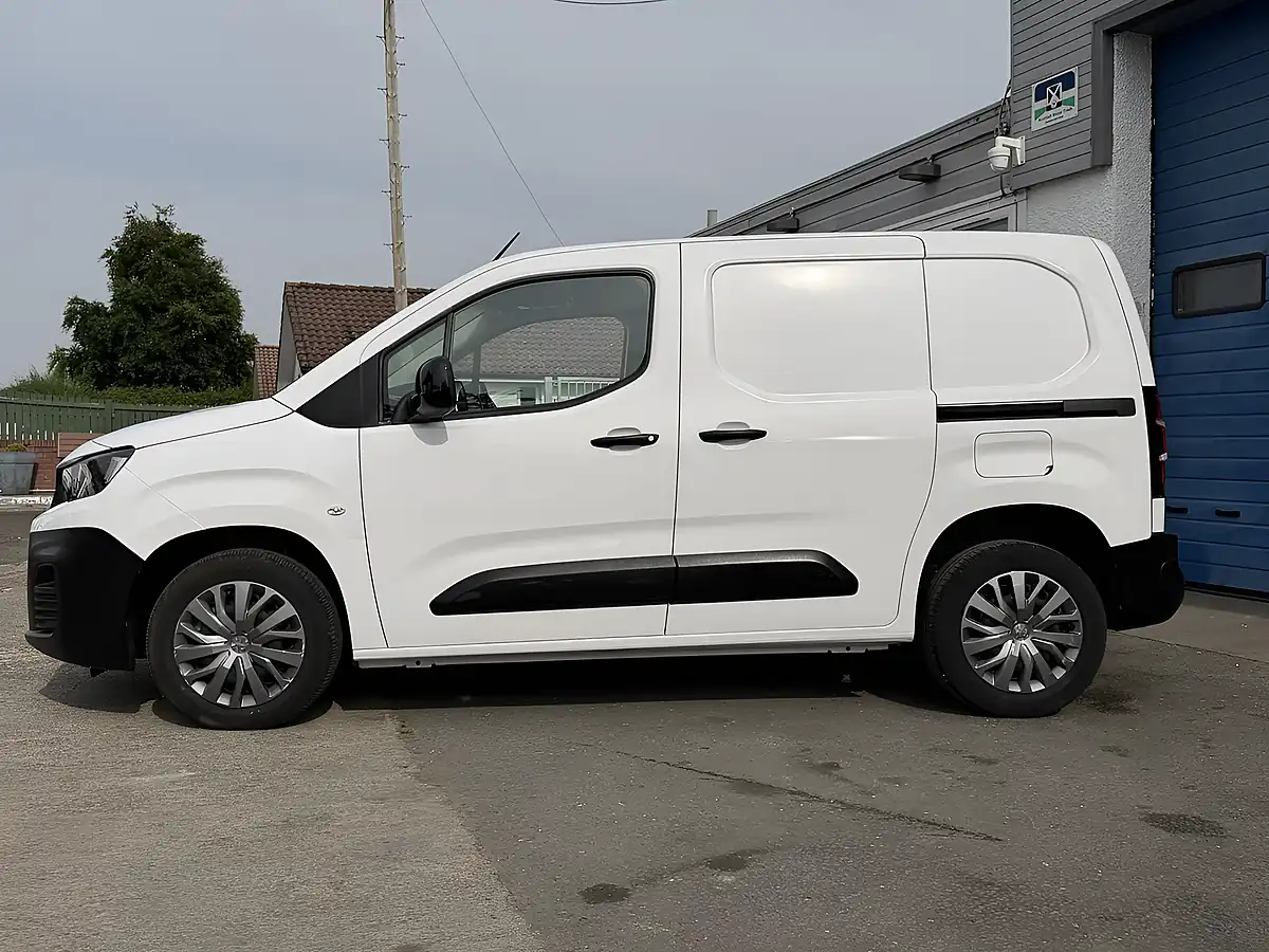 Used 2022 Peugeot Partner Professional Premium Ice White - Interior and Exterior details 6