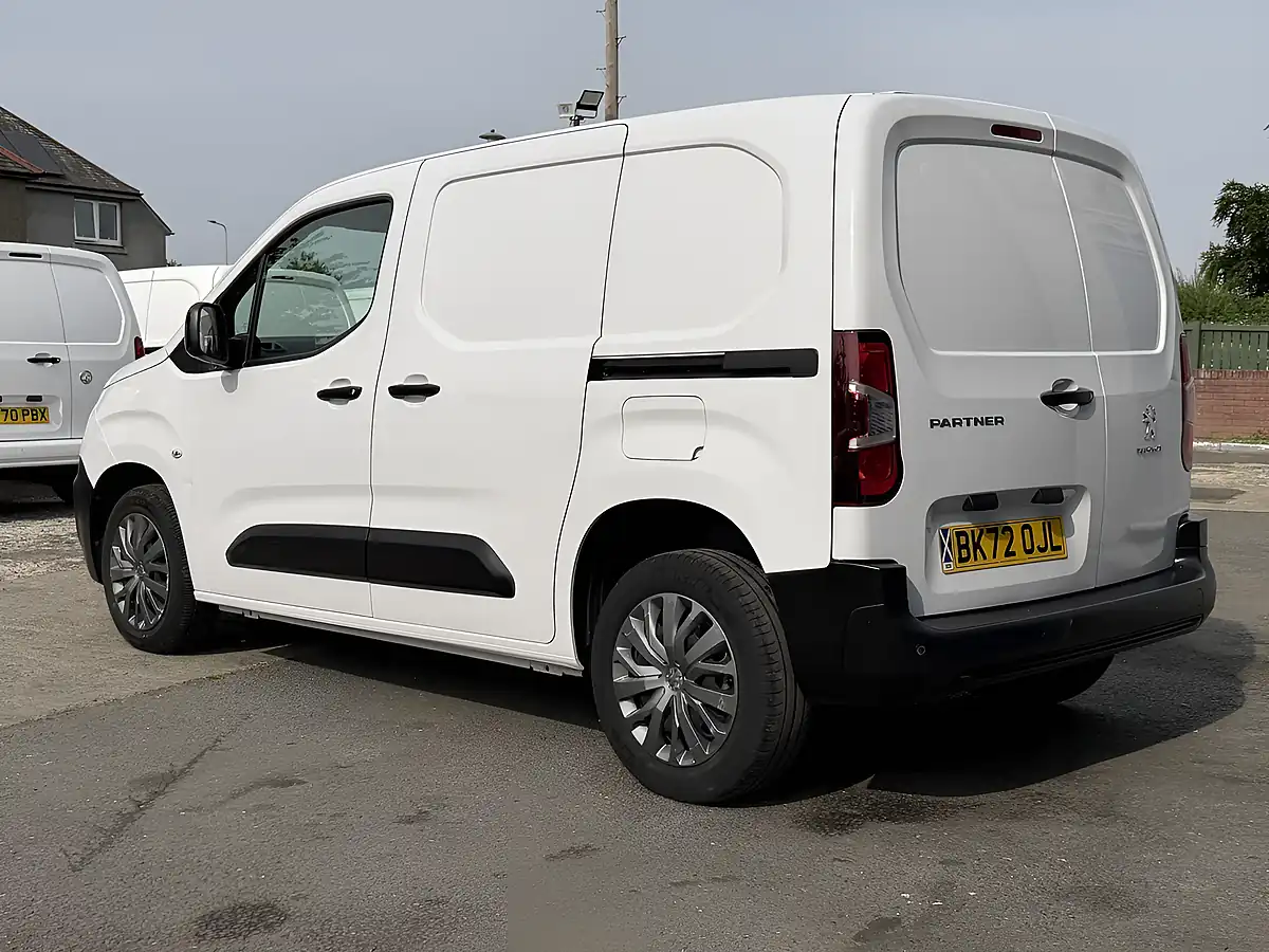 Used 2022 Peugeot Partner Professional Premium Ice White - Interior and Exterior details 7