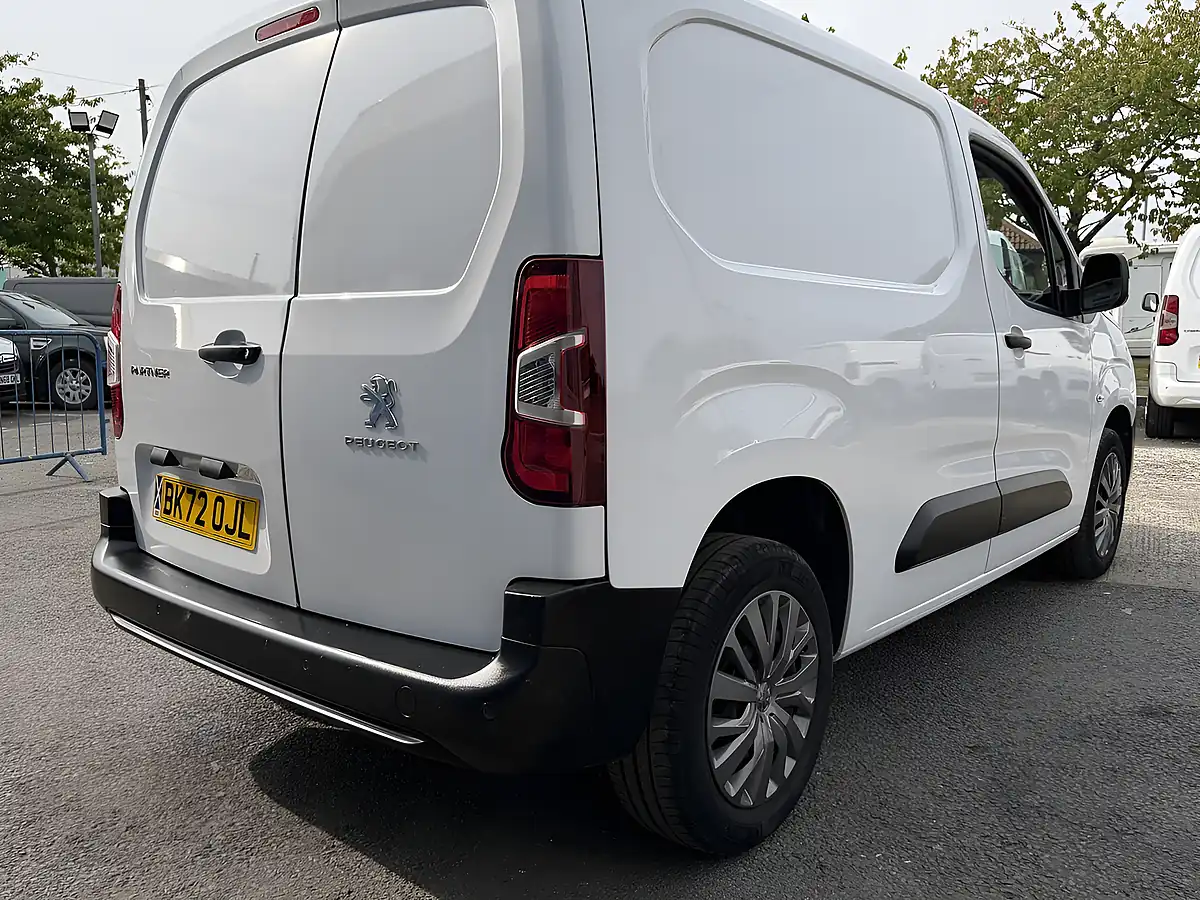 Used 2022 Peugeot Partner Professional Premium Ice White - Interior and Exterior details 8