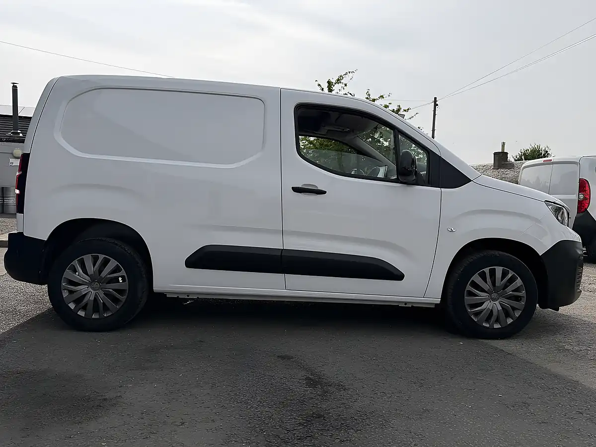 Used 2022 Peugeot Partner Professional Premium Ice White - Interior and Exterior details 9