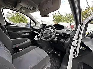 Used 2022 Peugeot Partner Professional Premium L2 Crew Cab White - Interior and Exterior details 17
