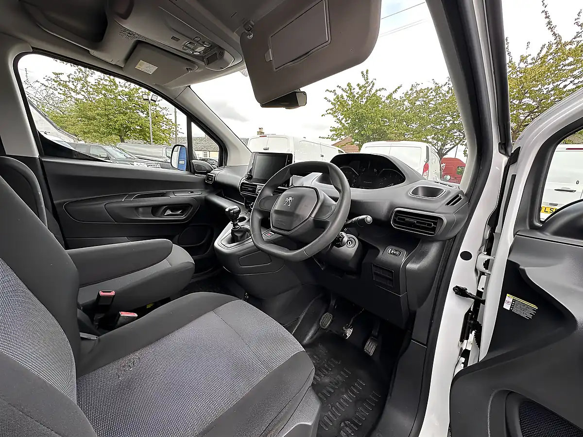Used 2022 Peugeot Partner Professional Premium L2 Crew Cab White - Interior and Exterior details 17