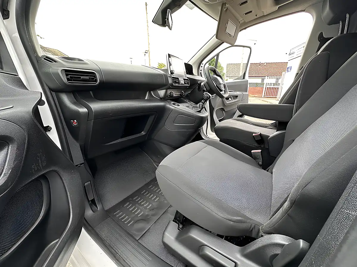 Used 2022 Peugeot Partner Professional Premium L2 Crew Cab White - Interior and Exterior details 20