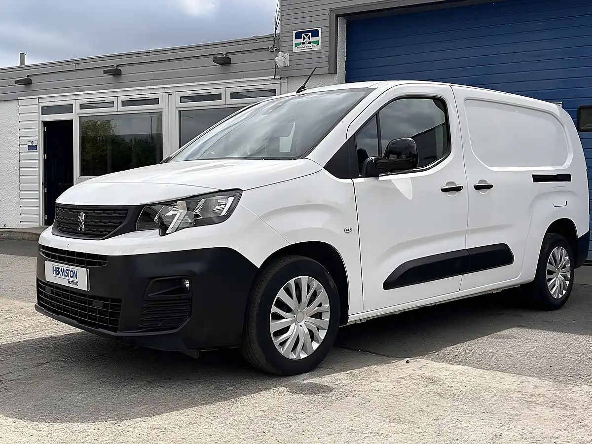Used 2022 Peugeot Partner Professional Premium L2 Crew Cab White - Interior and Exterior details 4