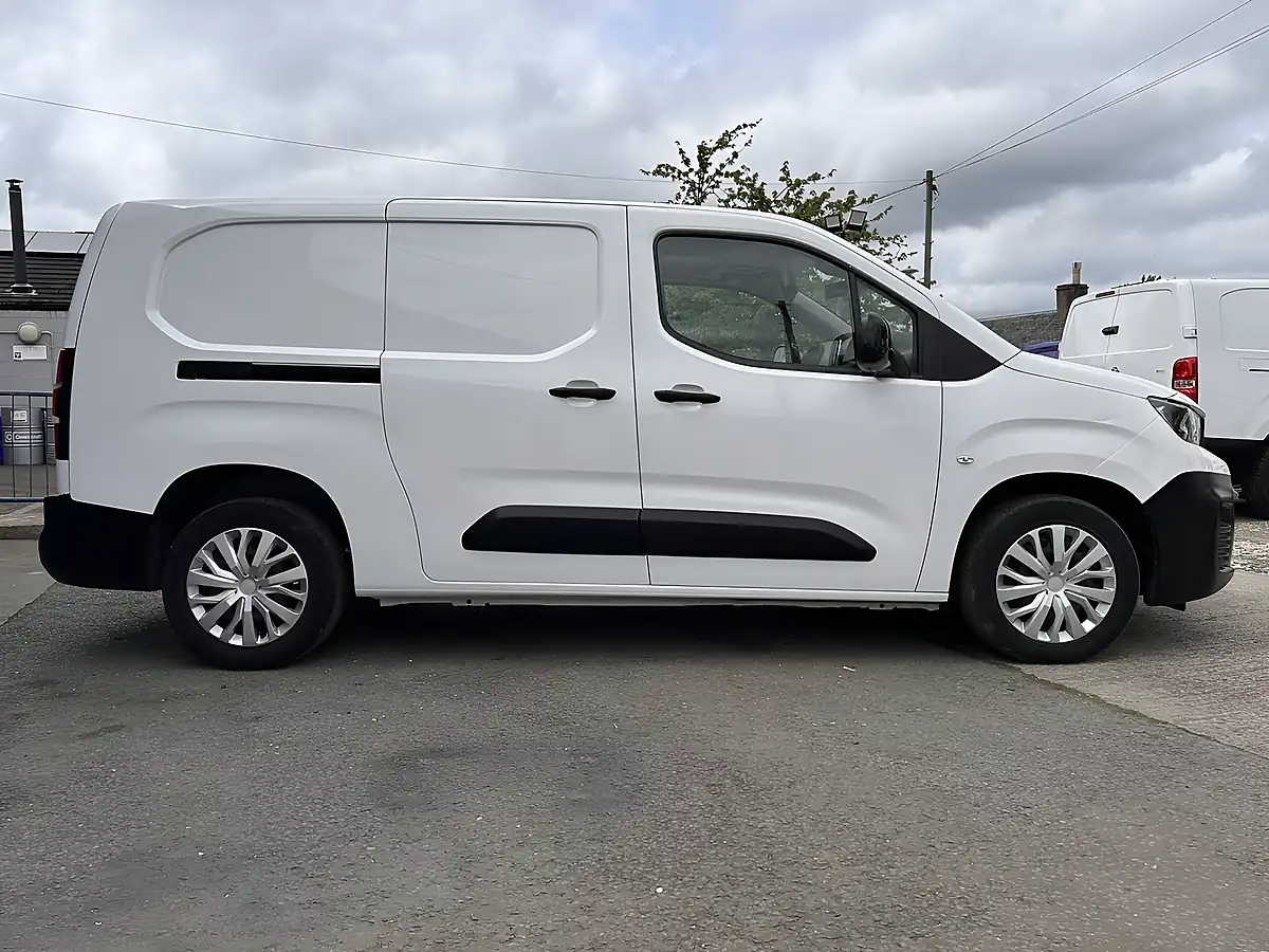 Used 2022 Peugeot Partner Professional Premium L2 Crew Cab White - Interior and Exterior details 8