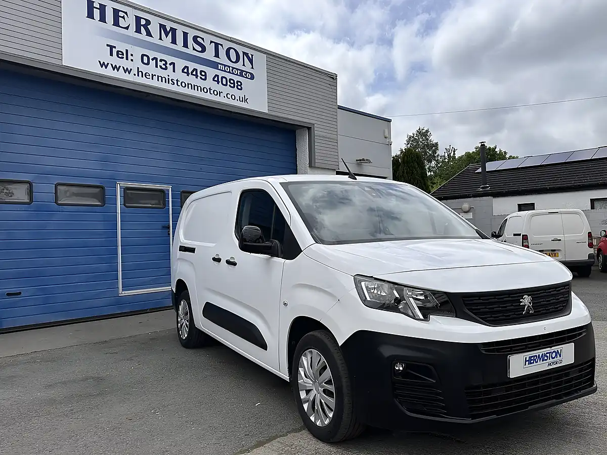 Used 2022 Peugeot Partner Professional Premium L2 Crew Cab White - Front View