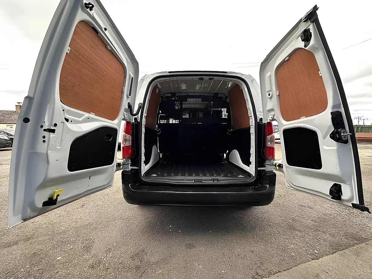 Used 2022 Peugeot Partner Professional Premium L2 Crew Cab White - Interior and Exterior details 10