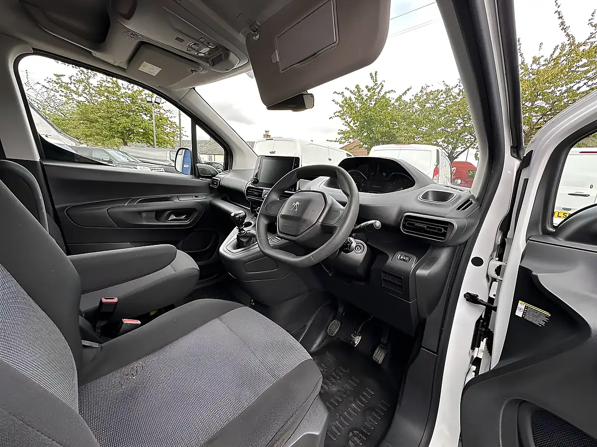 Used 2022 Peugeot Partner Professional Premium L2 Crew Cab White - Interior and Exterior details 17