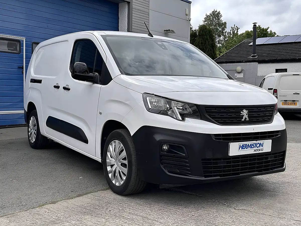 Used 2022 Peugeot Partner Professional Premium L2 Crew Cab White - Interior and Exterior details 2