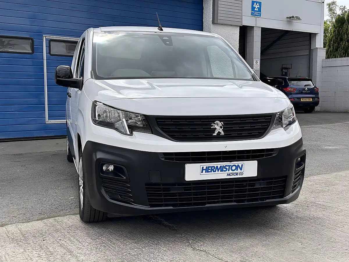 Used 2022 Peugeot Partner Professional Premium L2 Crew Cab White - Interior and Exterior details 3
