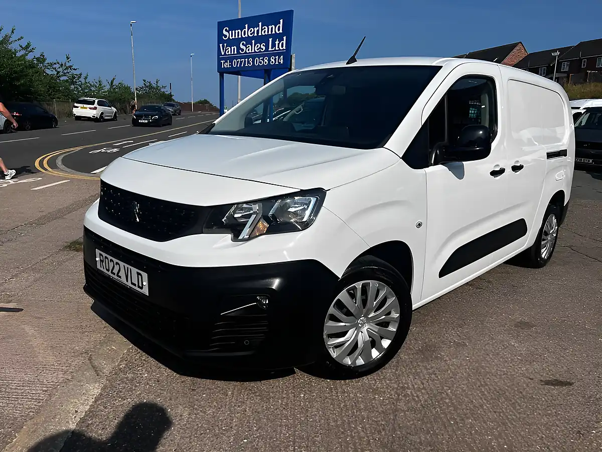 Used 2022 Peugeot Partner Professional Premium Long Crew White - Front View
