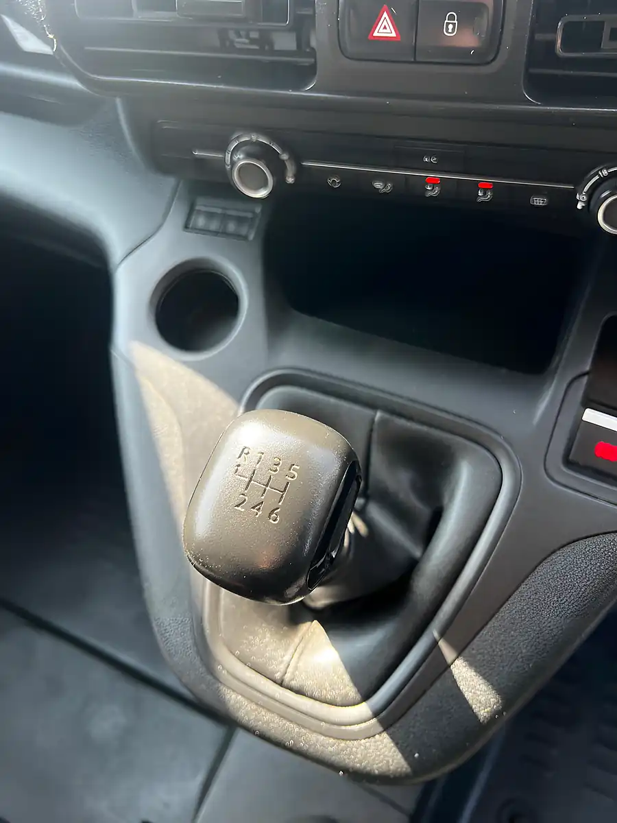 Used 2022 Peugeot Partner Professional Premium Long Crew White - Interior and Exterior details 18