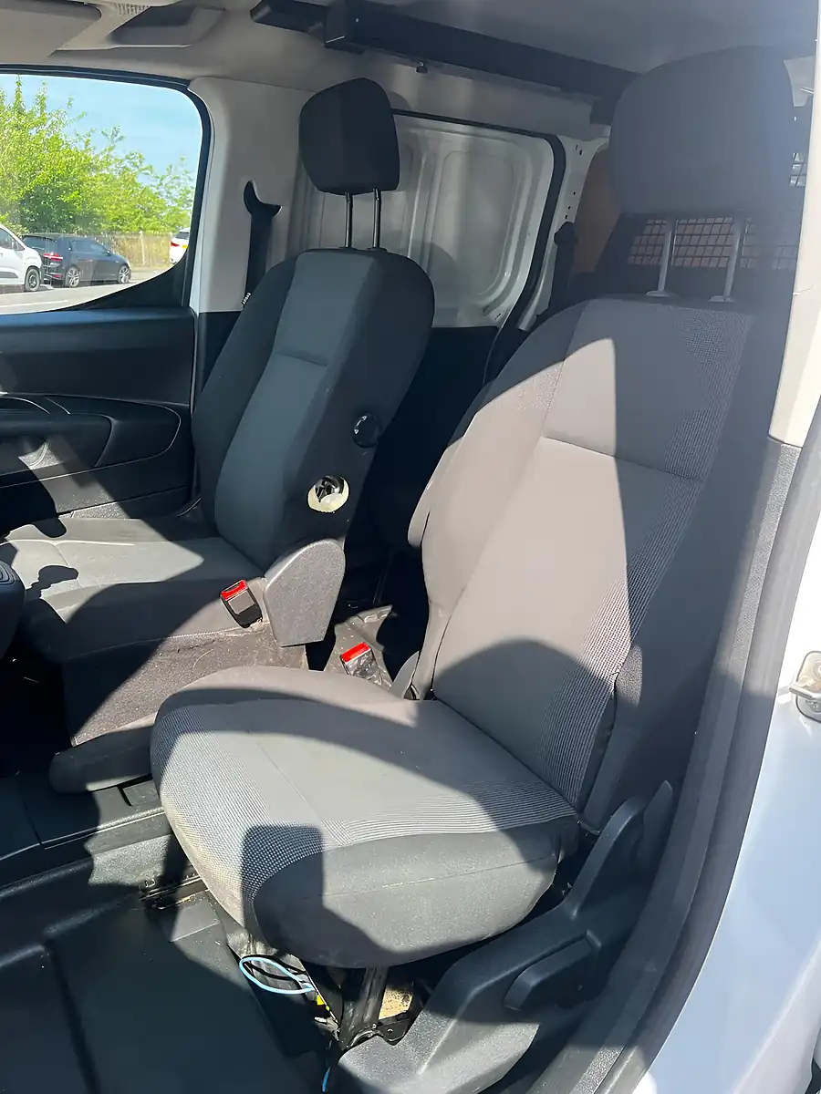 Used 2022 Peugeot Partner Professional Premium Long Crew White - Interior and Exterior details 19