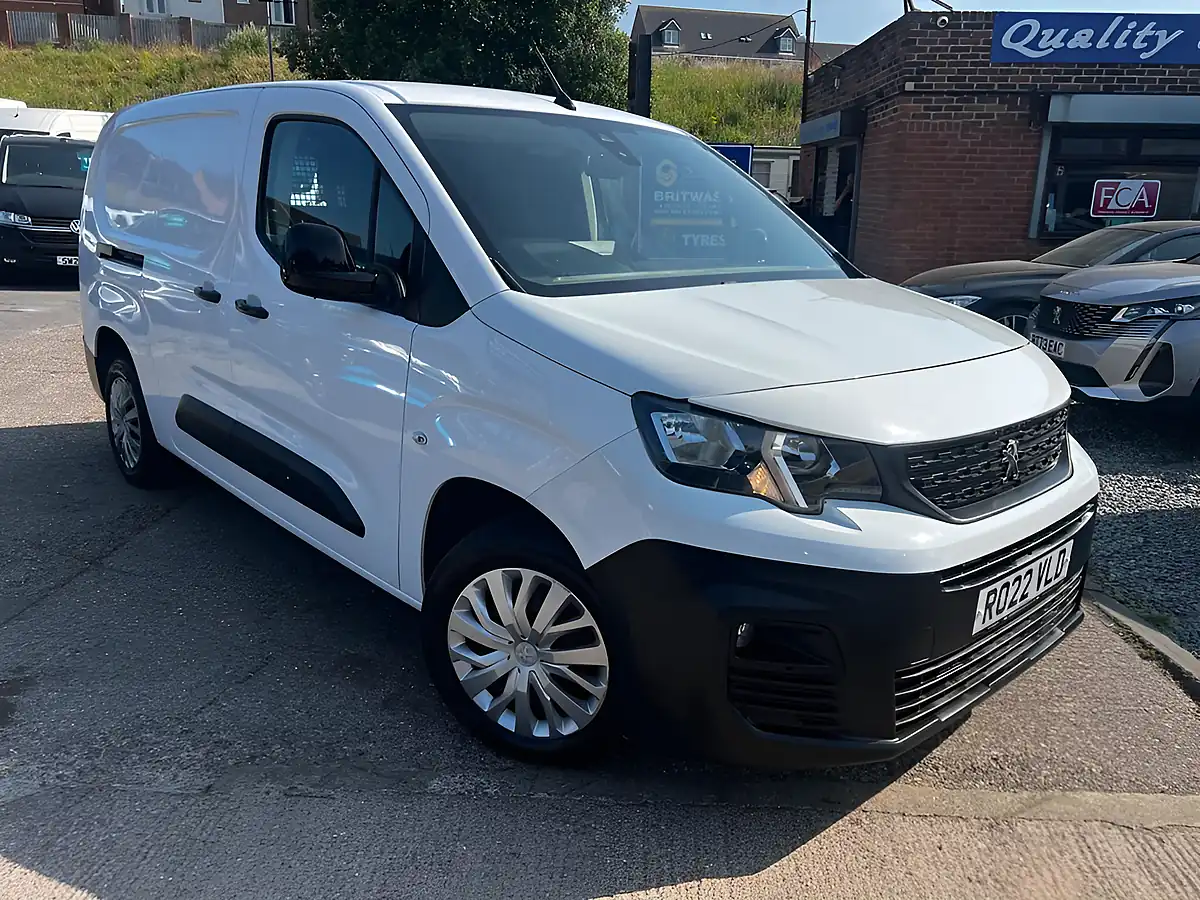 Used 2022 Peugeot Partner Professional Premium Long Crew White - Interior and Exterior details 2