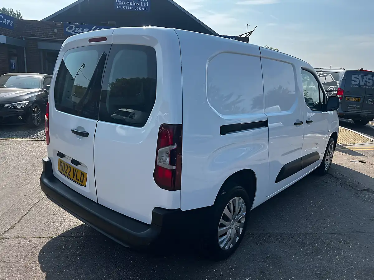 Used 2022 Peugeot Partner Professional Premium Long Crew White - Interior and Exterior details 3