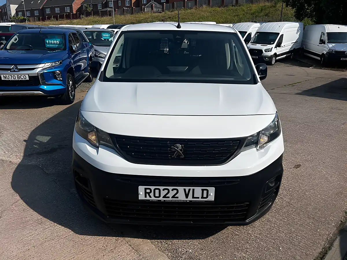 Used 2022 Peugeot Partner Professional Premium Long Crew White - Interior and Exterior details 5