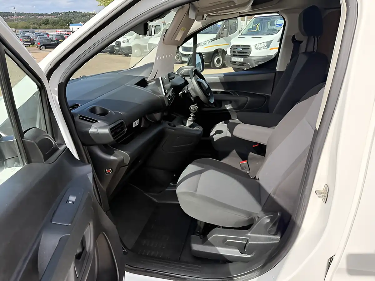 Used 2022 Peugeot Partner Professional Premium Plus L2 Leb Crew White - Interior and Exterior details 12