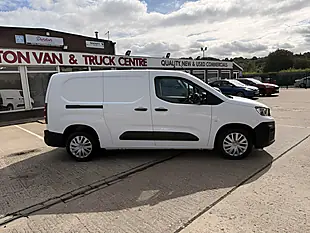 Used 2022 Peugeot Partner Professional Premium Plus L2 Leb Crew White - Interior and Exterior details 2